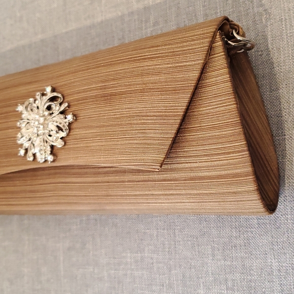 Shimmery  Green/Tan Clutch - Picture 6 of 6